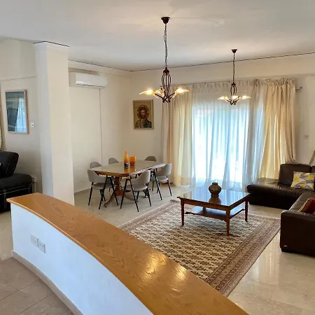 Villa 6 Bdr With Tennis Court Paphos