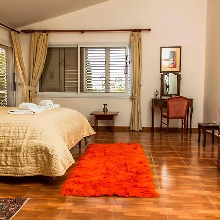 Βίλα 6 Bdr With Tennis Court *