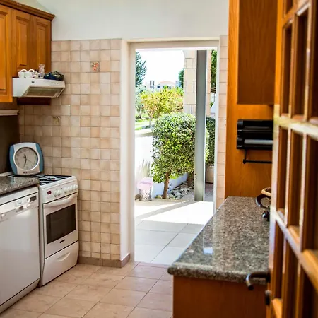 Villa 6 Bdr With Tennis Court