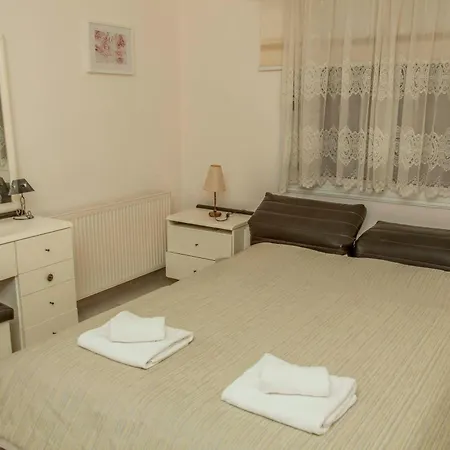 Villa 6 Bdr With Tennis Court