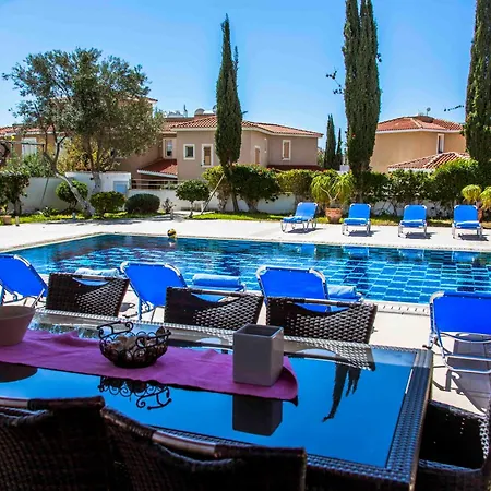 Villa 6 Bdr With Tennis Court *