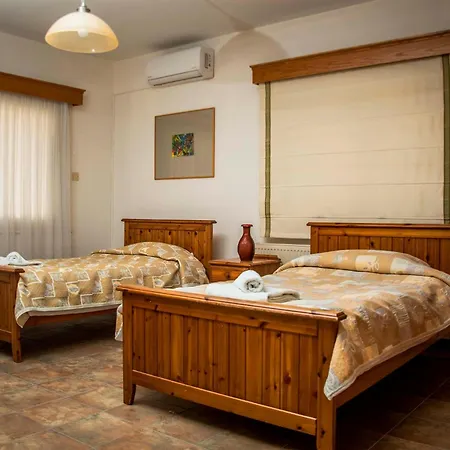 Villa 6 Bdr With Tennis Court