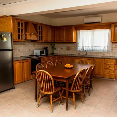 Villa 6 Bdr With Tennis Court