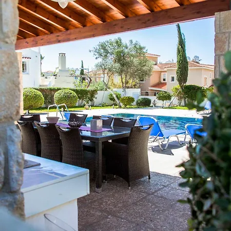 Villa 6 Bdr With Tennis Court Paphos