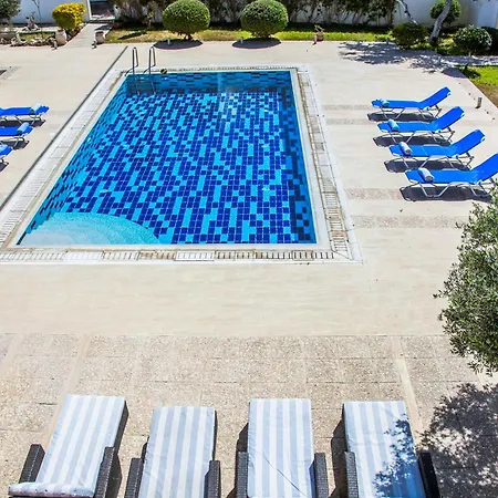 6 Bdr With Tennis Court Πάφος