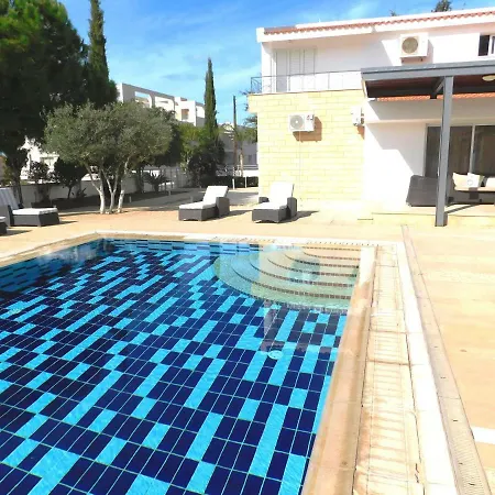 Villa 6 Bdr With Tennis Court Paphos