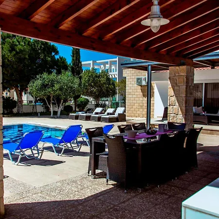 6 Bdr With Tennis Court
