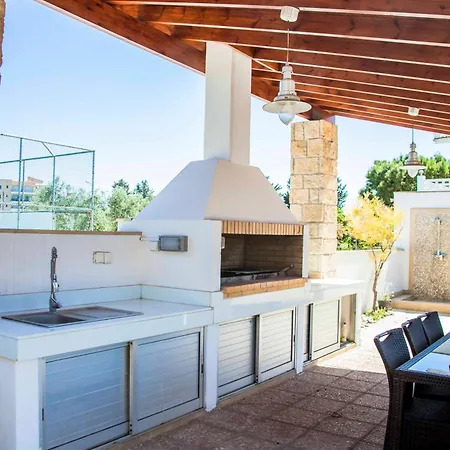 Villa 6 Bdr With Tennis Court *
