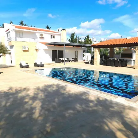 6 Bdr With Tennis Court Villa